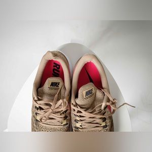 Pegasus Zoom Nike 35 in gold tan sized 9.5. Worn only a few times.